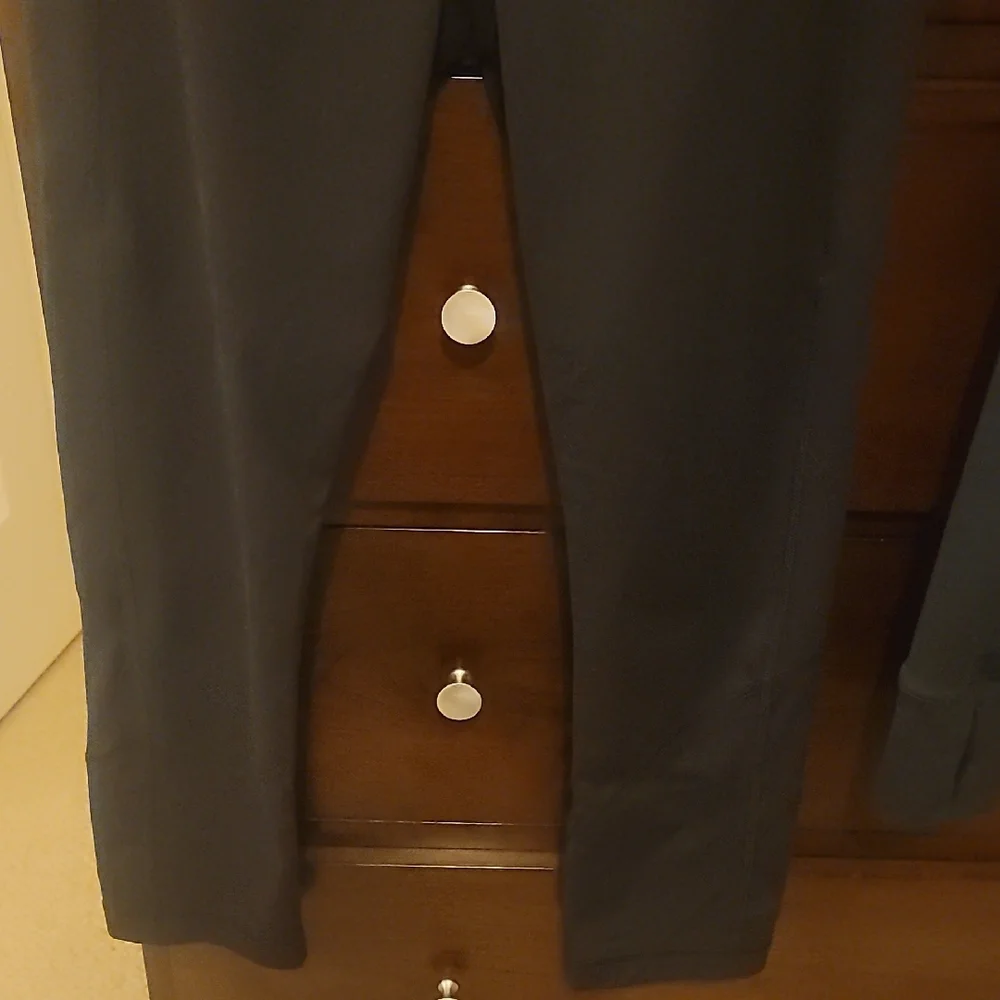 lululemon Black Cropped 23 Inch athletica Leggings Size 8 - Picture 8 of 8